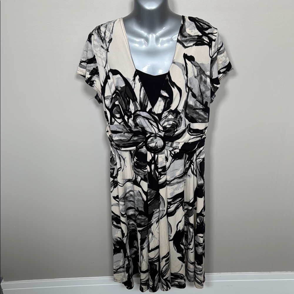 R&M Richards Black Cream Flutter Sleeve Midi Dress